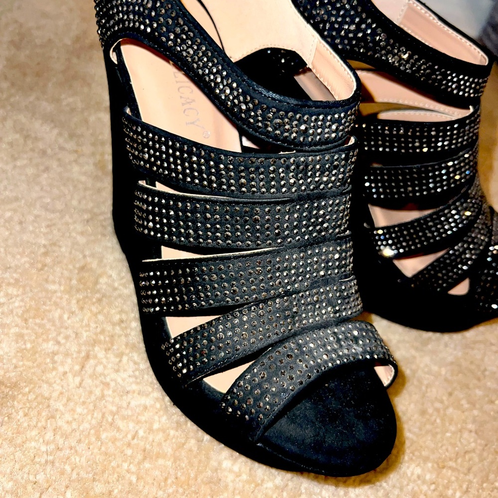 Heels - Picture 3 of 3